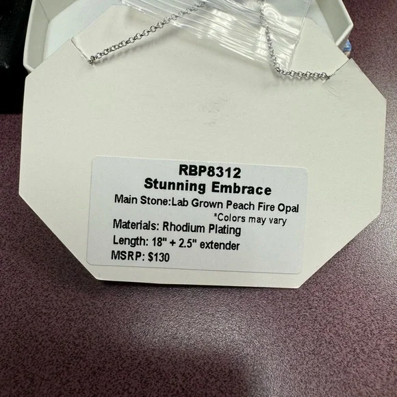 Stunning Embrace, October 2024 Collection - Picture 3 of 3